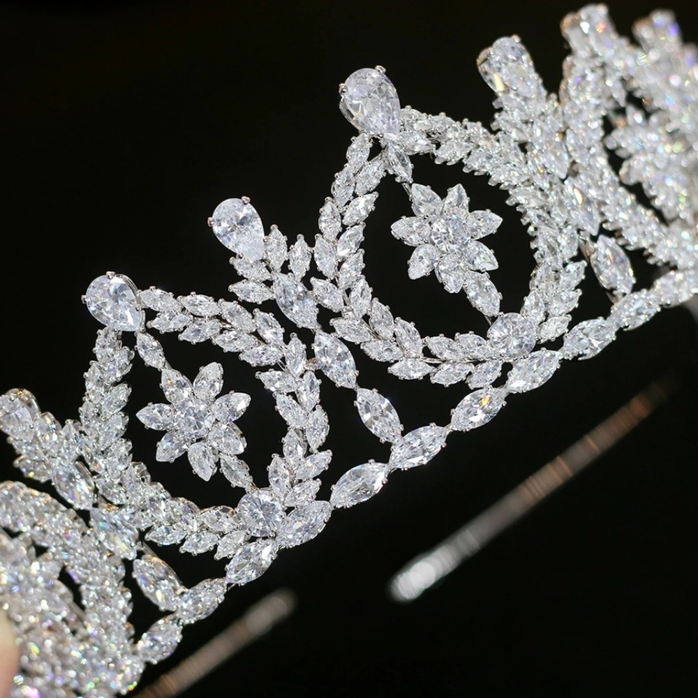 Crystal crown tiara for wedding hand made - Picture 3 of 3